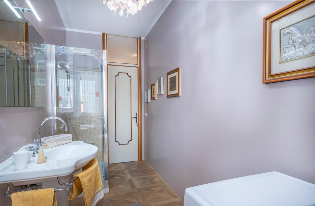 Lucilla Home - Apt Con Wifi Nel Cuore Di Udine Exterior photo