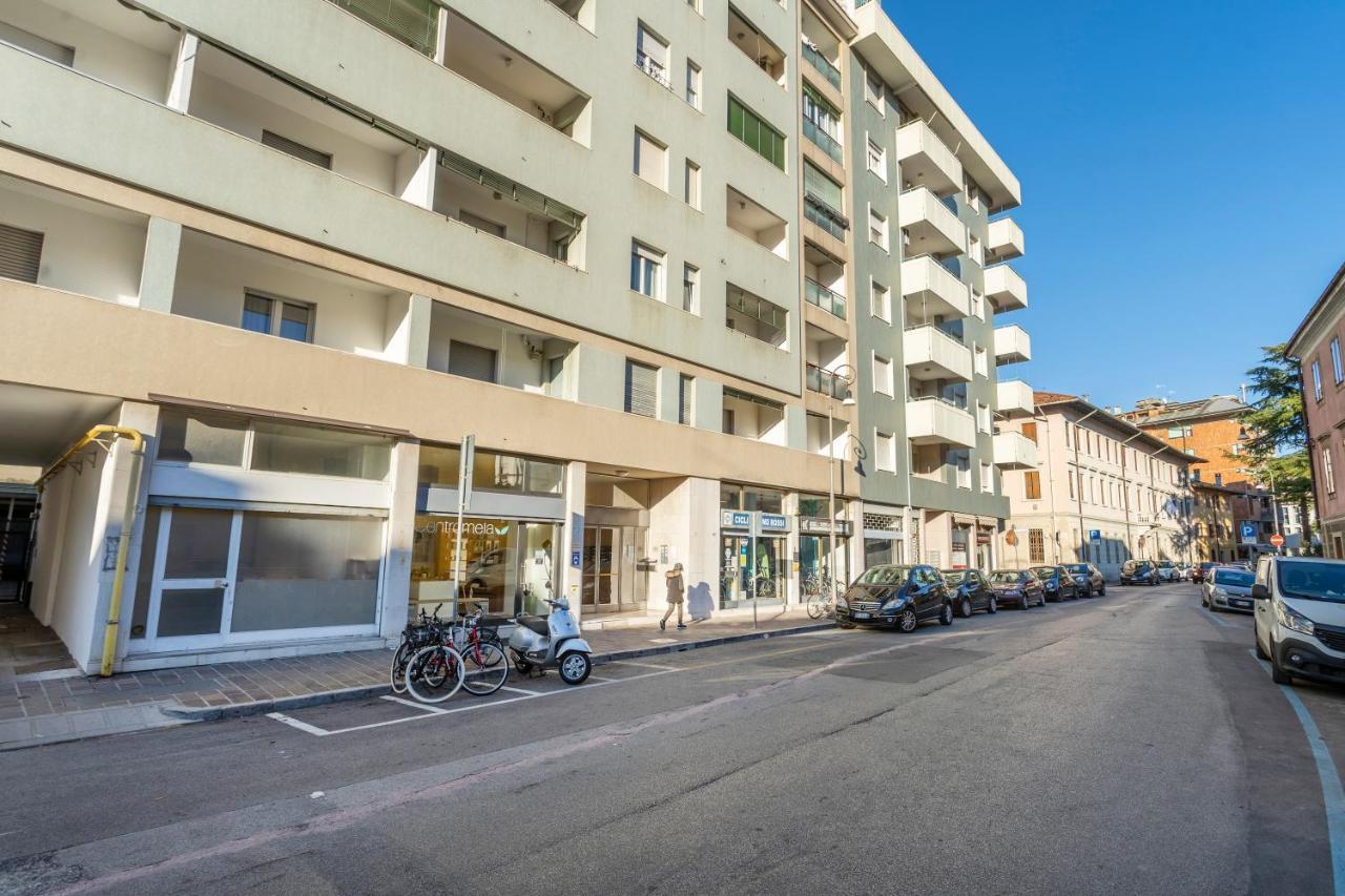 Lucilla Home - Apt Con Wifi Nel Cuore Di Udine Exterior photo